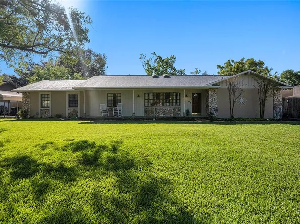 2208 Parkwood Dr, Valrico, FL 33594