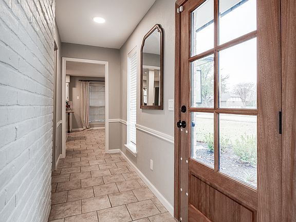 3rd image of 3204 Kingsbridge Dr