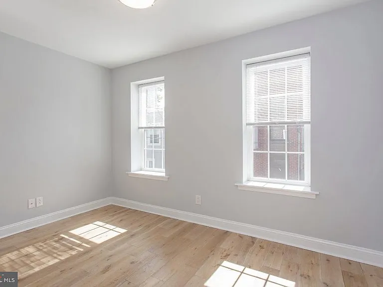 1322 S Bancroft St — Photo 14