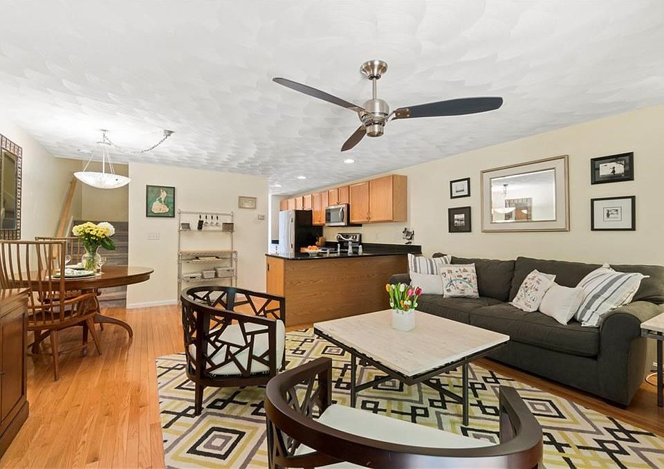 Beautiful Open Floor Plan!
