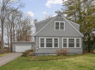 35 Tuxis Rd, Madison, CT 06443