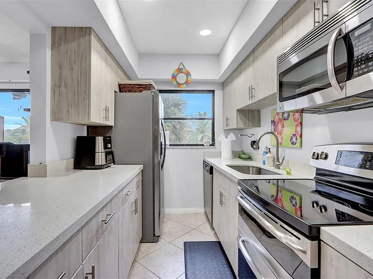 665 Enfield St #B20 — Photo 9