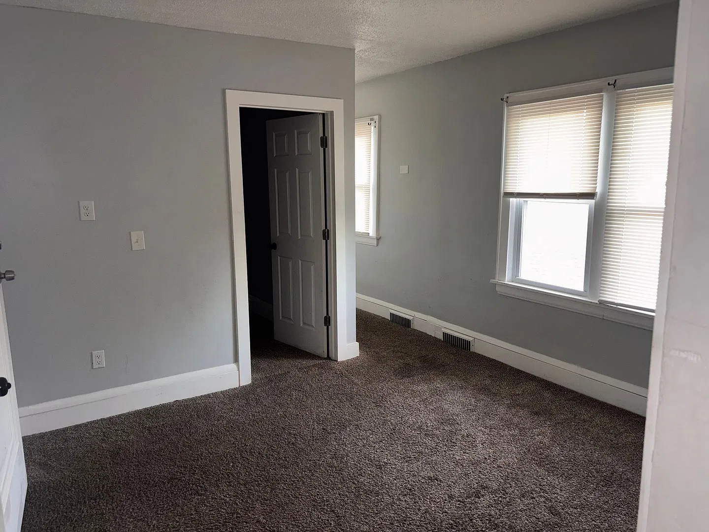 810 Thayer St — Photo 3