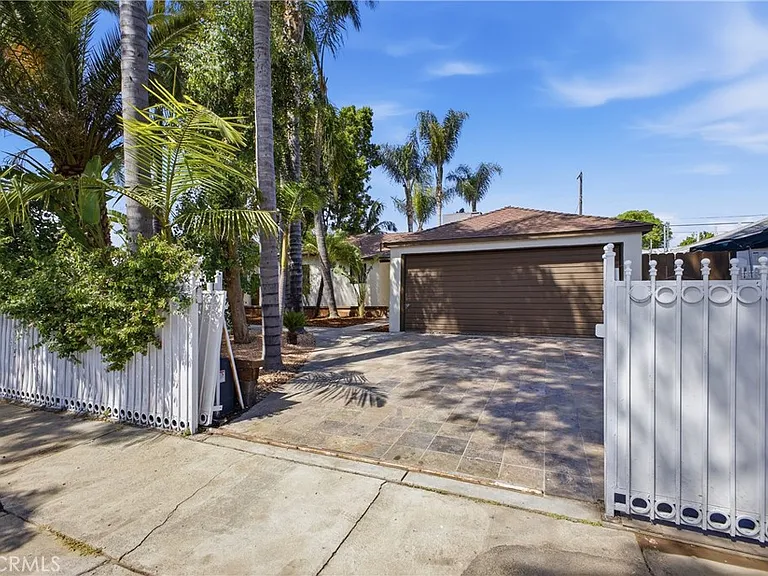 6845 Aura Ave — Photo 1