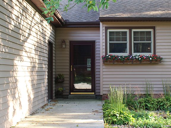 2nd image of 822 E Nuckols St