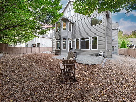 3rd image of 20561 NE 32nd Ct