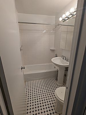 5th image of 9131 Lamont Ave APT 6B