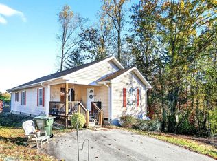 149 Victoria Springs Dr, Flat Rock, NC 28731