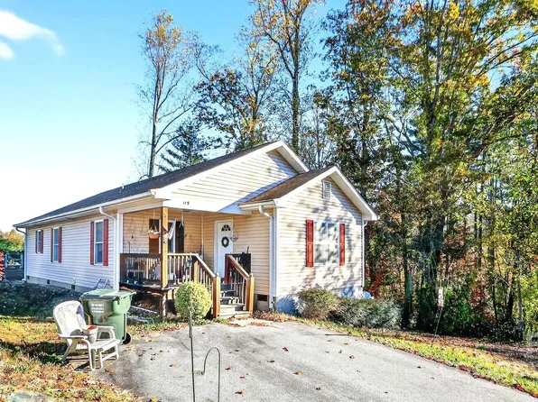 149 Victoria Springs Dr, Flat Rock, NC 28731