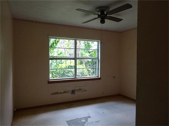 4th image of 4912 Lawndale St