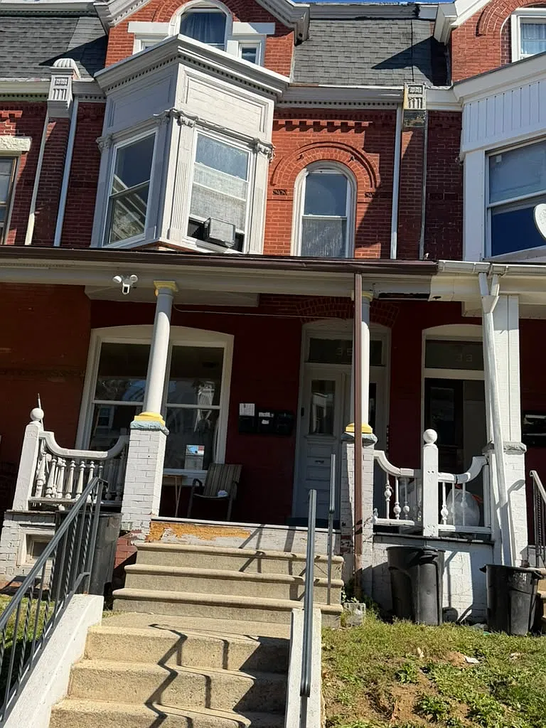 2 bed, 2698 sqft, $1,300 — Photo 2