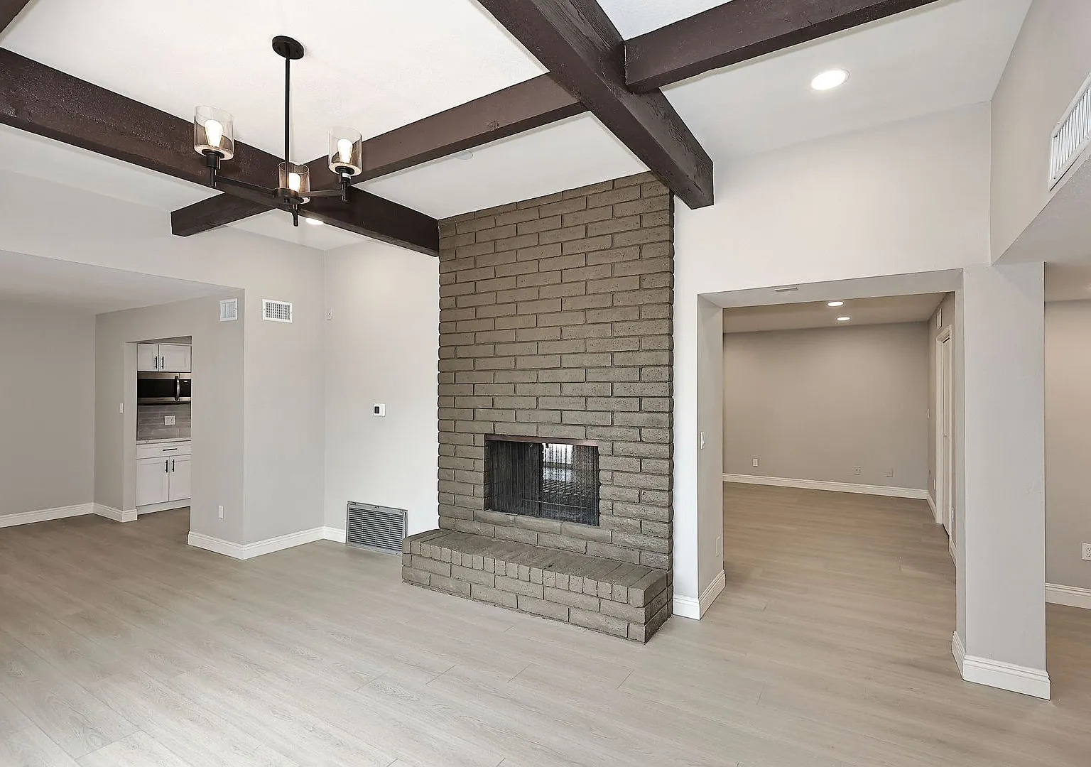 2131 E. Geneva Dr, Tempe, AZ 85282 — Photo 2
