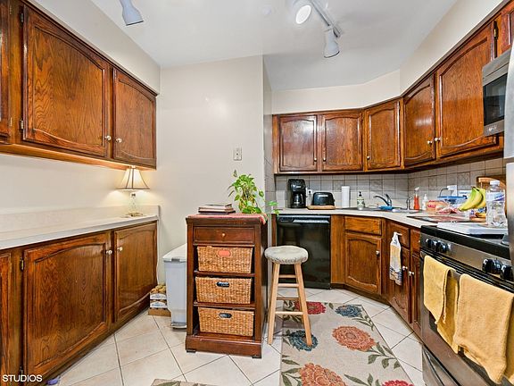 4th image of 13 Timber Ln APT 10