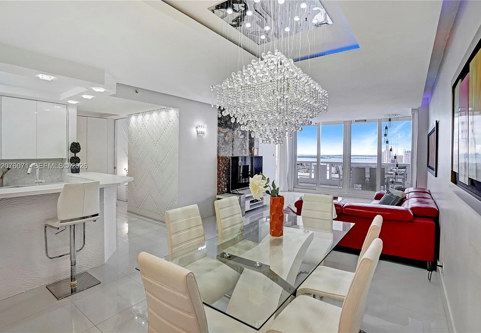 Venetia Condo — Photo 2