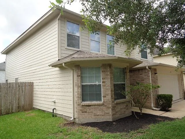 5 bed, 2.5 bath, 2276 sqft, $1,995 — Photo 4