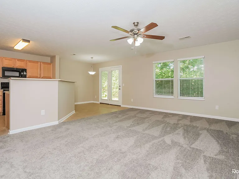 604 Princeton Dr — Photo 6