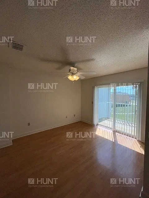 3 bed, 2.5 bath, 1244 sqft, $2,200 — Photo 4