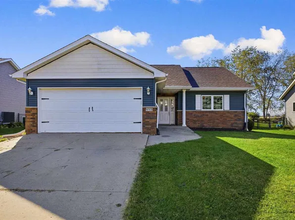 445 Tartan Dr, North Liberty, IA 52317