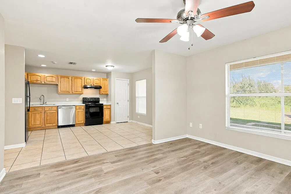 3 bed, 2.0 bath, 1181 sqft, $1,600 — Photo 4