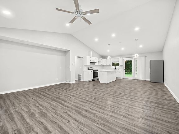 3rd image of 112 Liverpool Dr SE