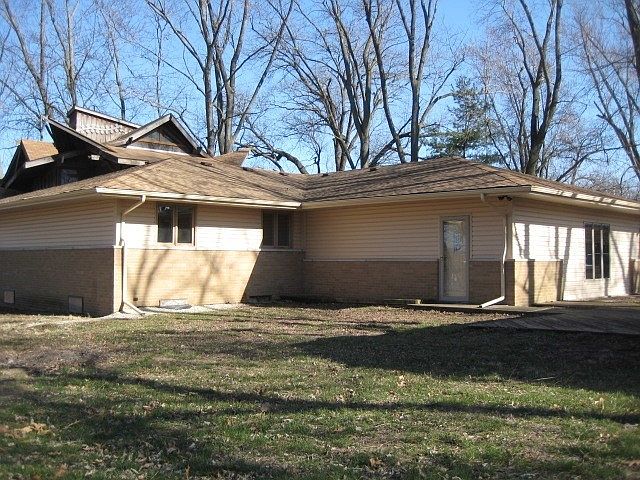 1st image of 303 N 1st St