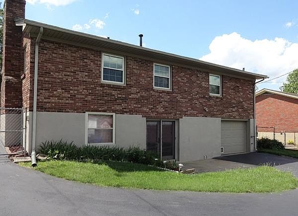 2nd image of 3810 Northampton Dr