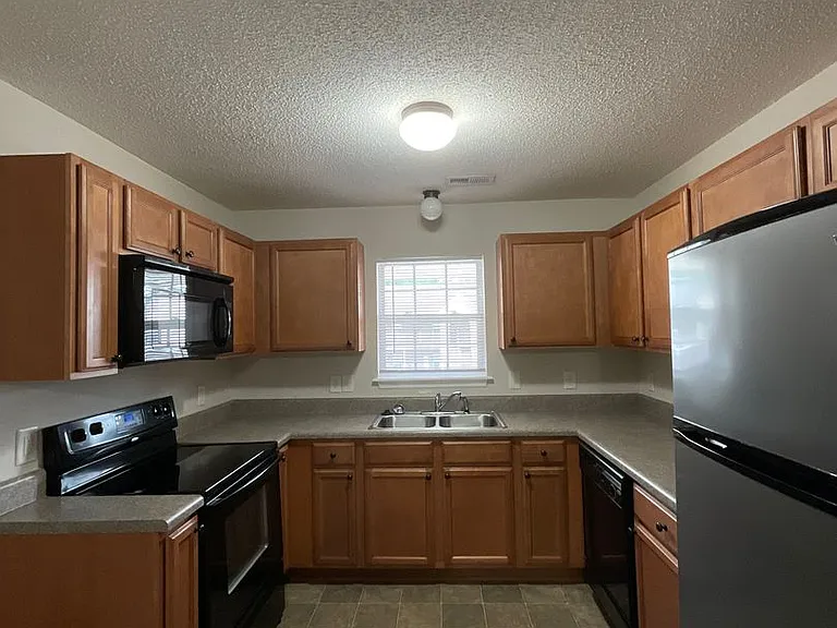 Meridian Park Apartments — Photo 276