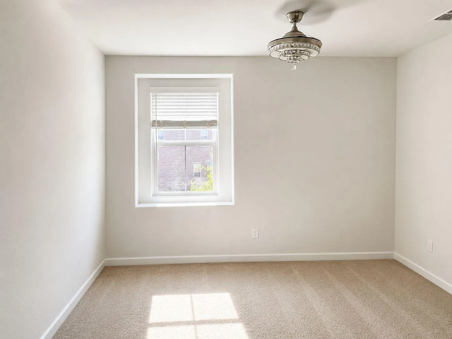 4 bed, 2111 sqft, $3,300 — Photo 2