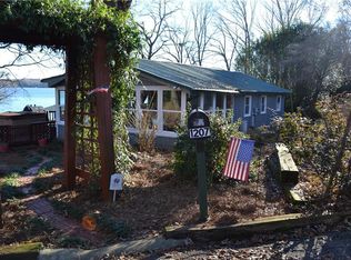 1207 Clearwater Shores Rd W, Fair Play, SC 29643