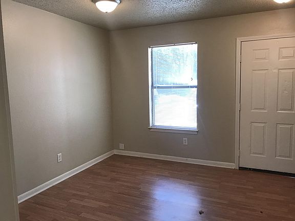 4th image of 592 Hill Ln #8