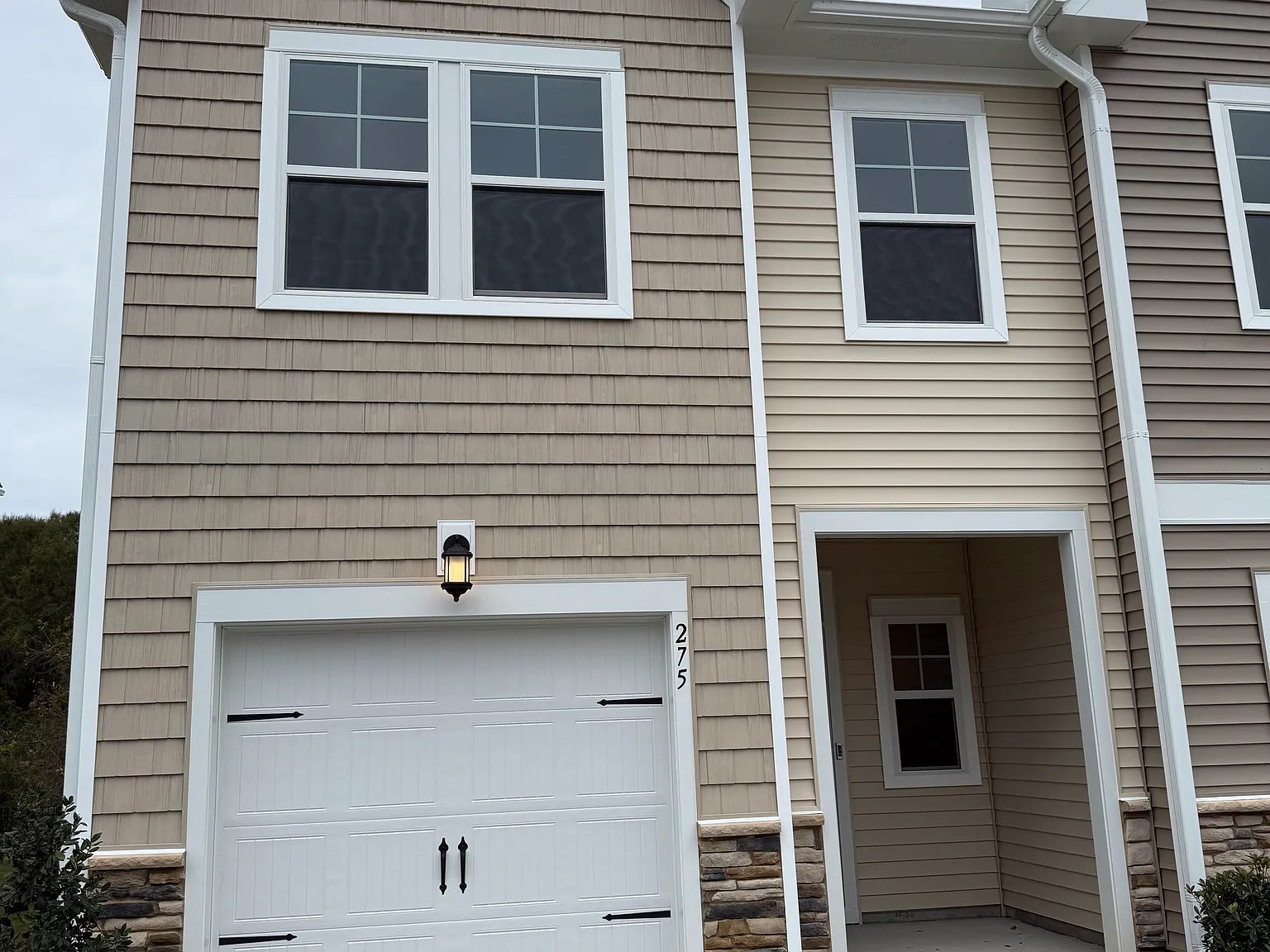 3 bed, 2.5 bath, 1624 sqft, $2,000 — Photo 1
