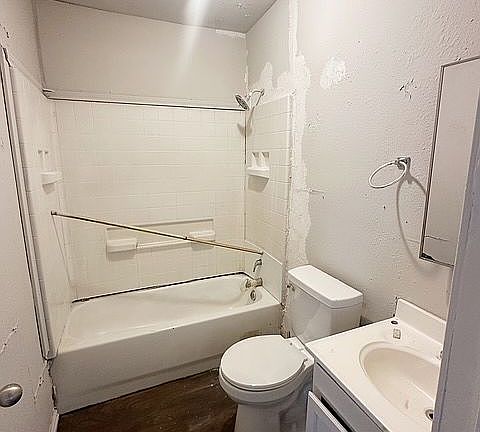 2nd image of 130 Alicia Ave