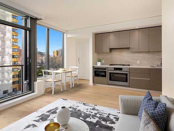 5th image of 2510 6th Ave Unit 606