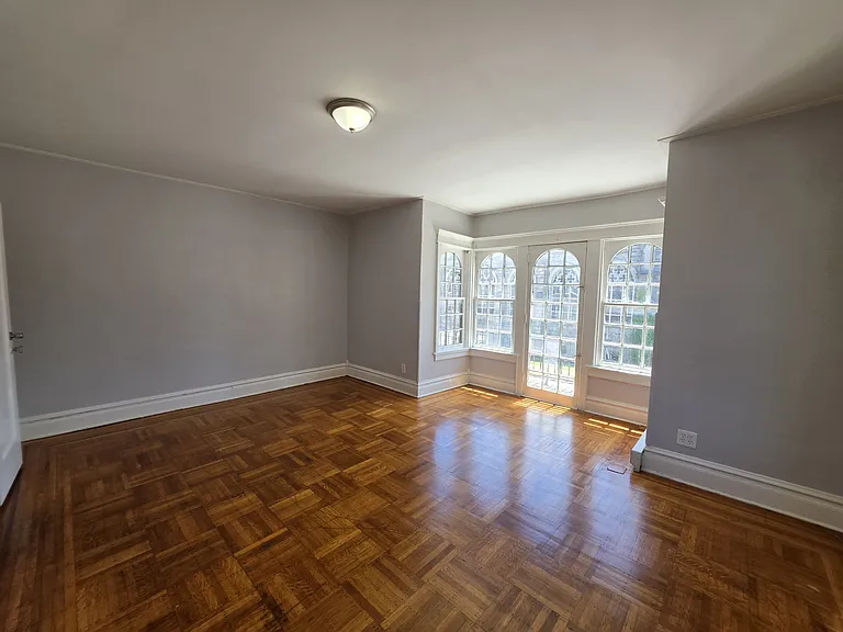 1451 W Turner St — Photo 5