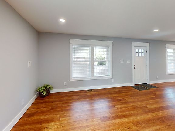 5th image of 316 17th St S APT 1