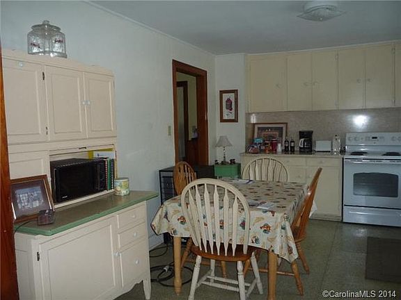5th image of 718 Bristol Dr