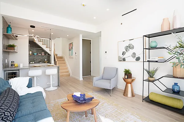 Sold by The In House Group | media 3