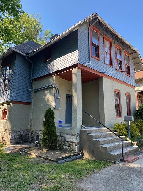 3 bed, 1.5 bath, 1987 sqft, $1,950 — Photo 3