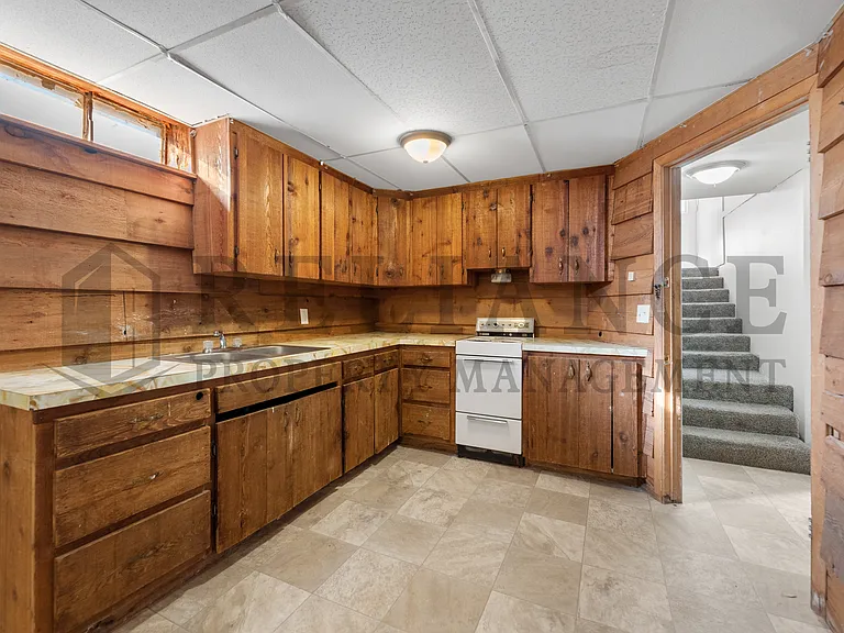 215 N King St — Photo 26
