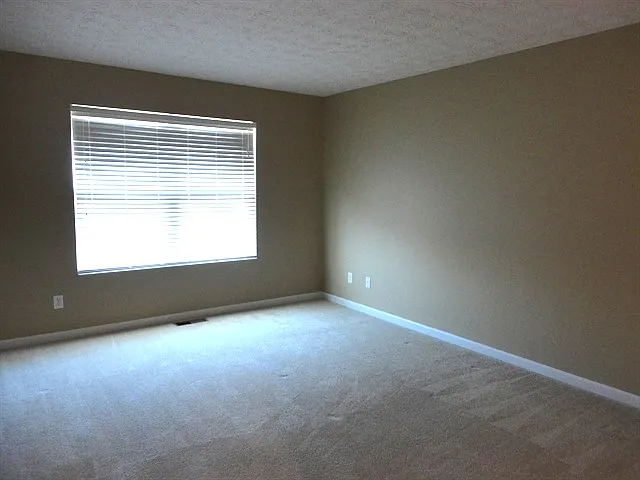 596 Jodee Dr — Photo 6