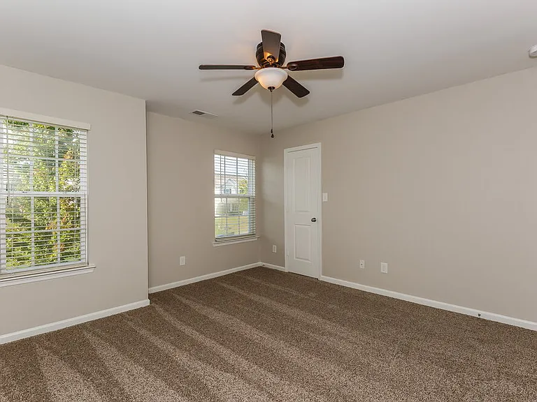 5721 Verrazano Dr — Photo 12