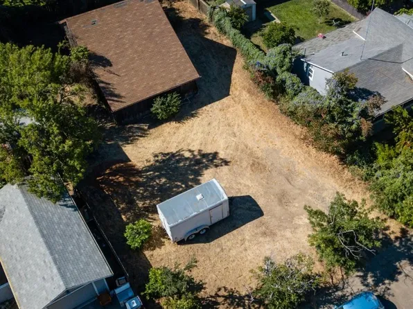 E Edwards St, Winters, CA 95694