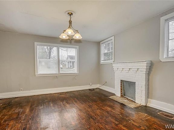 4th image of 2130 5th St E