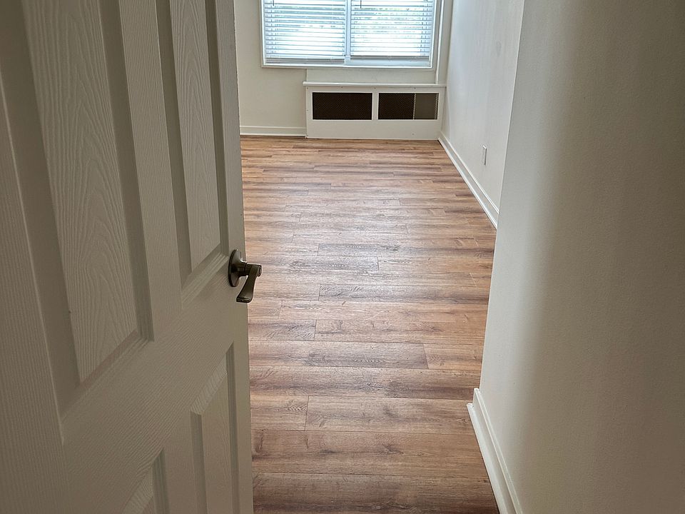 2nd image of 1560 Anderson Ave #7