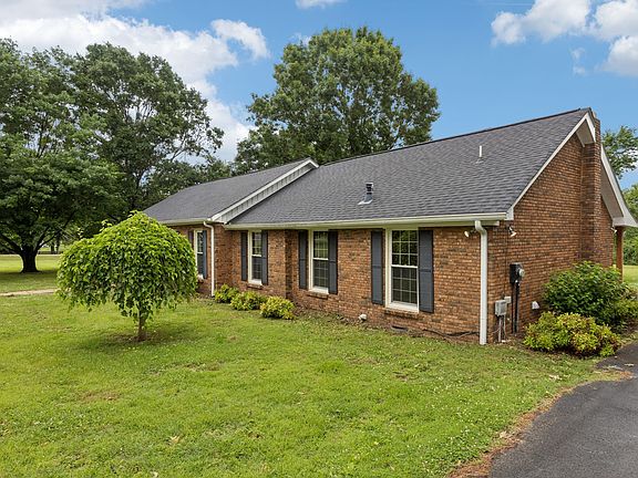 5th image of 1701 Logan Dr