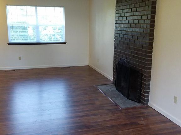 4th image of 10231 18th Ave S #B