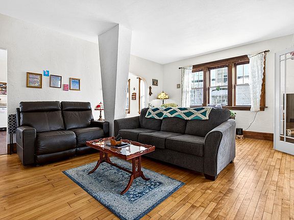 3rd image of 614 W 6th St