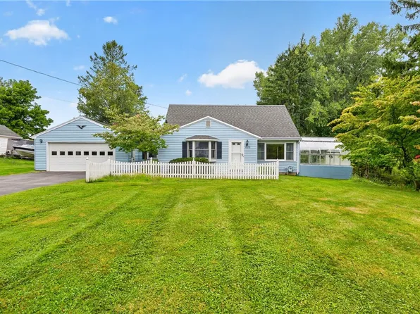 1070 Shoemaker Rd, Webster, NY 14580