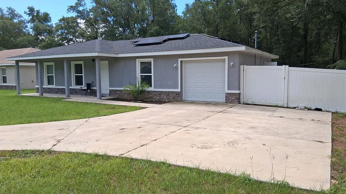 3 bed, 2.0 bath, 1047 sqft, $1,700 — Photo 2