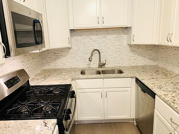 5th image of 5202 Washington St APT 403